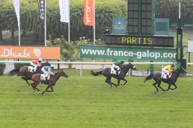 Em um Grand Prix de Saint-Cloud (G1), de alto nível, a vitória foi de Méandre