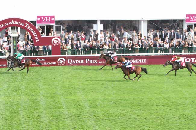 As cores de Son Altesse Aga Khan vencem o Prix de l’Opéra (G1)