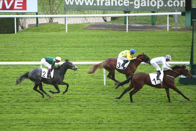 O Critérium International (G1), em Saint-Cloud, foi dominado pelos visitantes de Além Mancha