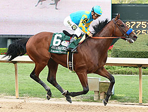 Show impressionante de American Pharoah no Arkansas Derby (G1)