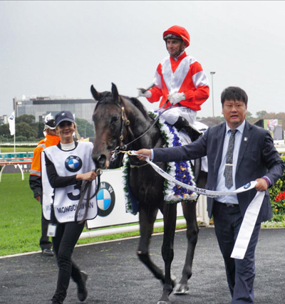 Mongolian Khan, da Nova Zelândia, vence o Derby da Austrália