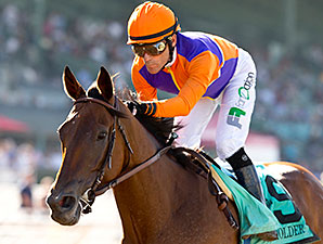 Beholder passeia no Zenyatta Stakes (G1), tornando-se tricampeã da prova